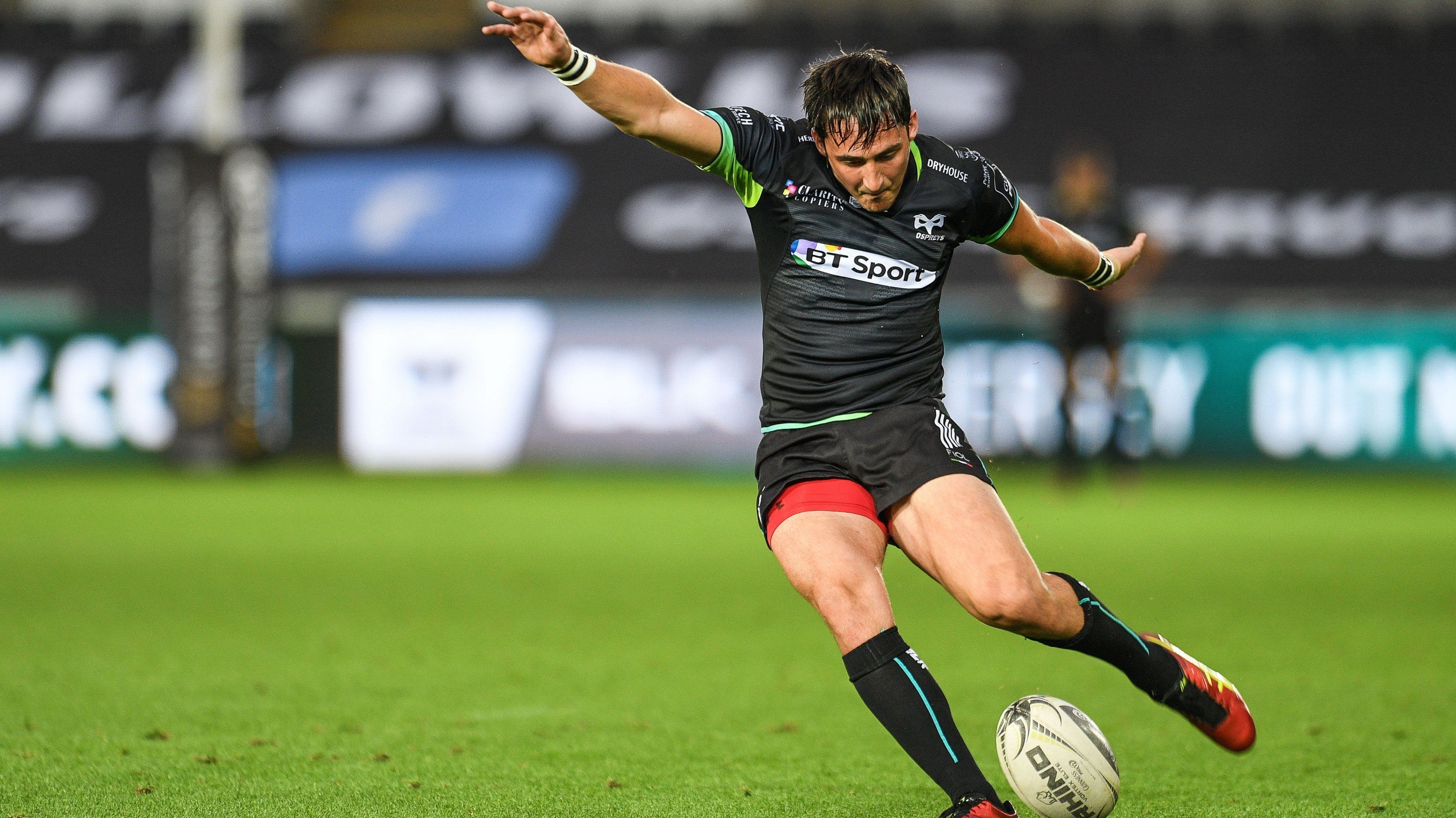 Sam Davies wins Rhino Golden Boot Award