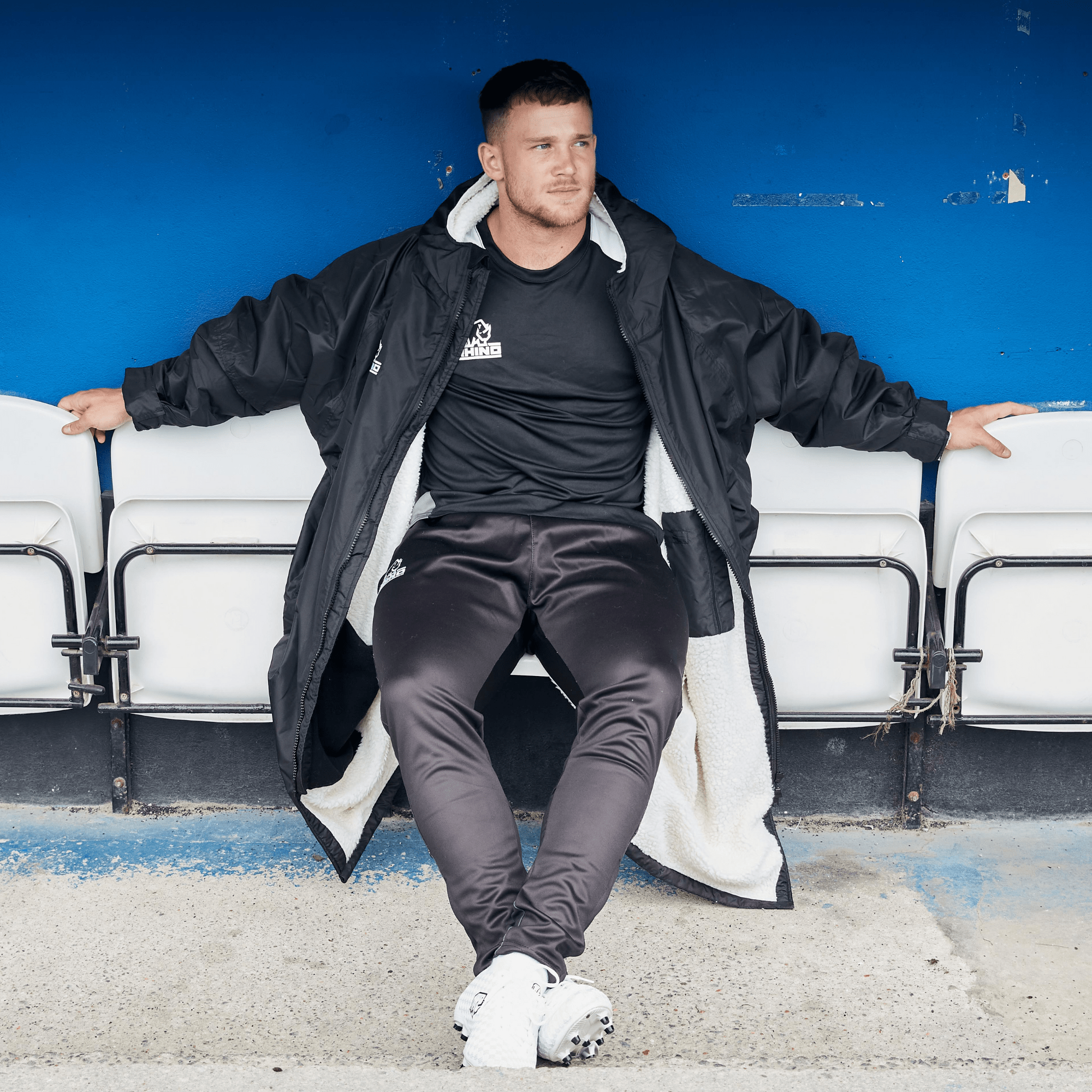 Sherpa robe changing robe with Sherpa fleece lining in black